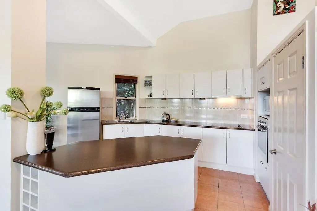 Kookaburra Kottage 1 Bedroom Ravensbourne 0*,